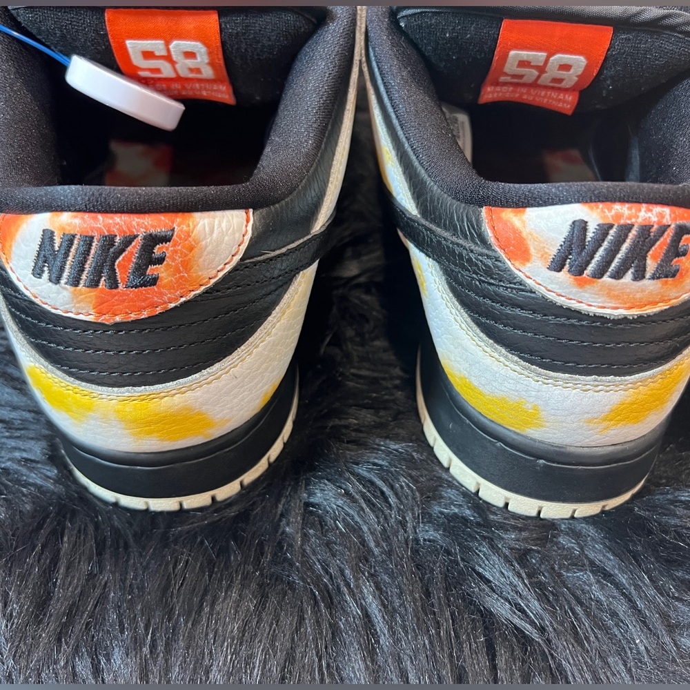 NIKE SB DUNK LOW | Raygun Tie-Dye Black | Size 11M - Picture 3 of 9